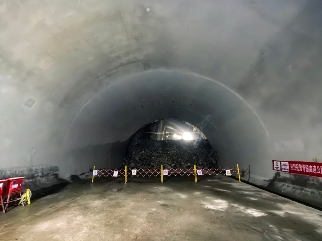 20240708112937_6587 20240708112937_6587