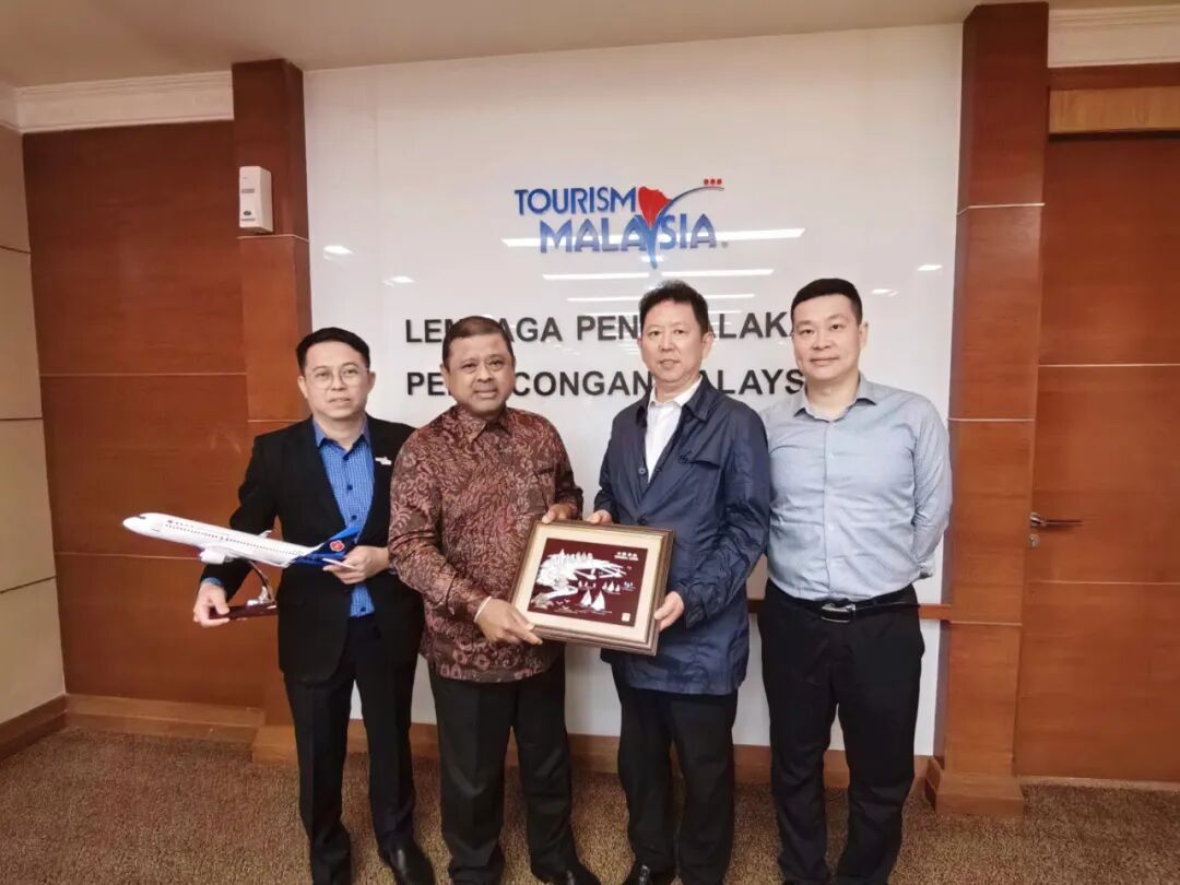 20251014095110_0695 20251014095110_0695